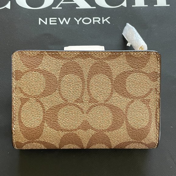 coach Medium Corner Zip Wallet In Signature Canvas - Picture 2 of 5